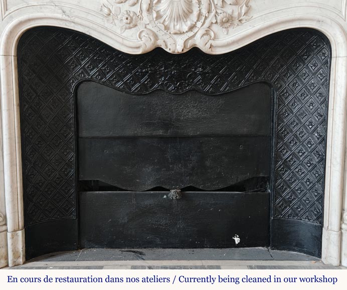 Highly Carved Louis XV-style mantel in Carrara marble Highly Carved Louis XV-style mantel in Carrara marble-10
