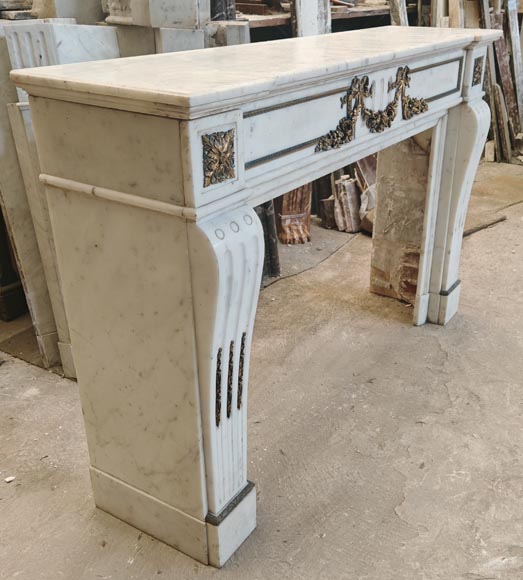 Louis XVI style semi-statuary marble mantel decorated with bronze garlands Louis XVI style semi-statuary marble mantel decorated with bronze garlands-3