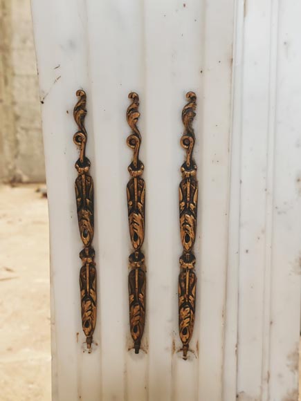 Louis XVI style semi-statuary marble mantel decorated with bronze garlands Louis XVI style semi-statuary marble mantel decorated with bronze garlands-5