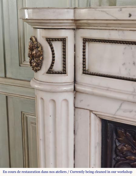 Louis XVI style curved mantel with half columns carved in half statuary marble with bronze décor Louis XVI style curved mantel with half columns carved in half statuary marble with bronze décor-7