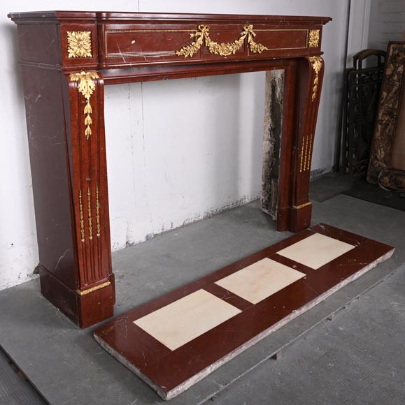 Louis XVI style fireplace in Antique Red marble, with bronze mounts, decorated with a garland Louis XVI style fireplace in Antique Red marble, with bronze mounts, decorated with a garland-4