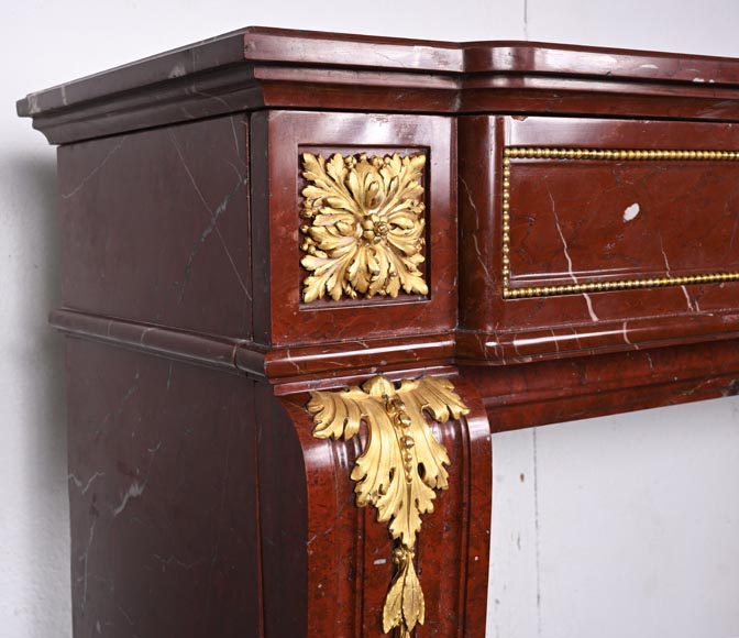 Louis XVI style fireplace in Antique Red marble, with bronze mounts, decorated with a garland Louis XVI style fireplace in Antique Red marble, with bronze mounts, decorated with a garland-5