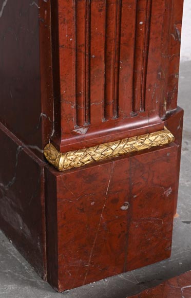 Louis XVI style fireplace in Antique Red marble, with bronze mounts, decorated with a garland Louis XVI style fireplace in Antique Red marble, with bronze mounts, decorated with a garland-8