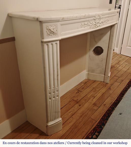 Louis XVI style curved mantel decorated with a laurel wreath Louis XVI style curved mantel decorated with a laurel wreath-3