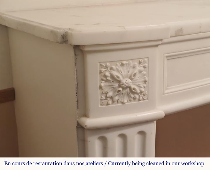 Louis XVI style curved mantel decorated with a laurel wreath Louis XVI style curved mantel decorated with a laurel wreath-4