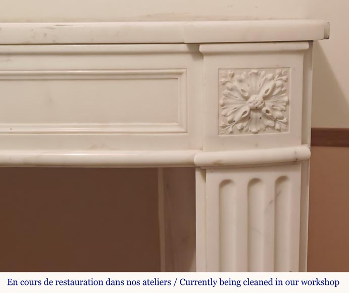 Louis XVI style curved mantel decorated with a laurel wreath Louis XVI style curved mantel decorated with a laurel wreath-8