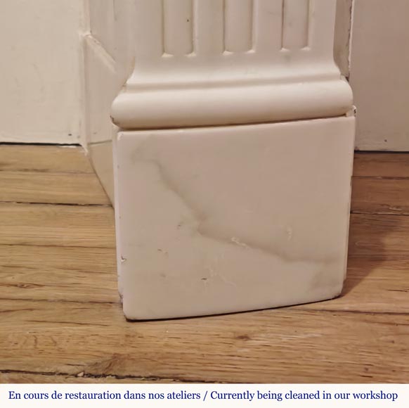 Louis XVI style curved mantel decorated with a laurel wreath Louis XVI style curved mantel decorated with a laurel wreath-9