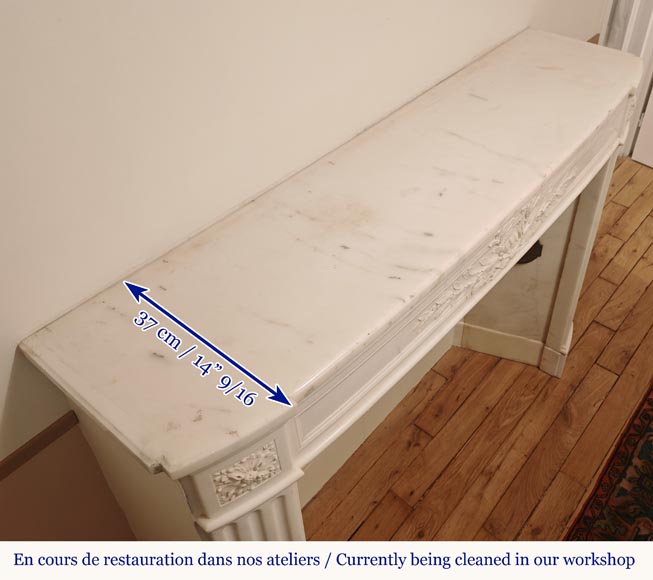 Louis XVI style curved mantel decorated with a laurel wreath Louis XVI style curved mantel decorated with a laurel wreath-10