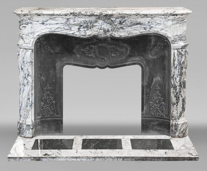 Large Louis XV style fireplace decorated with a large shell, in Seravezza marble Large Louis XV style fireplace decorated with a large shell, in Seravezza marble-0