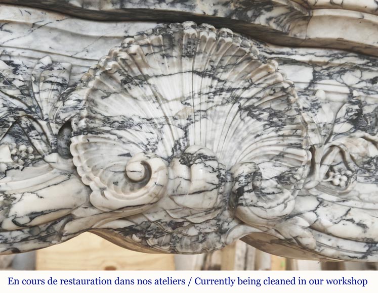 Large Louis XV style fireplace decorated with a large shell, in Seravezza marble Large Louis XV style fireplace decorated with a large shell, in Seravezza marble-2
