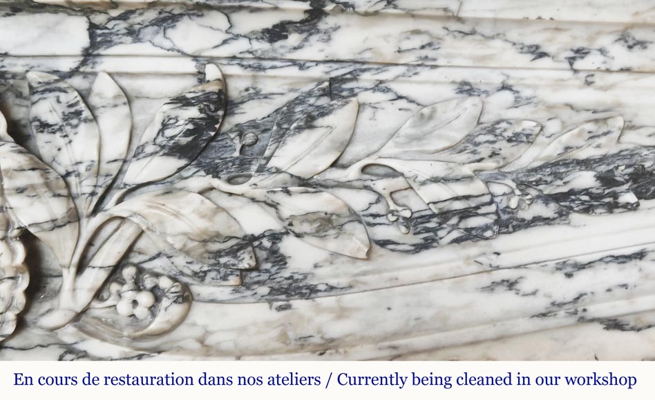 Large Louis XV style fireplace decorated with a large shell, in Seravezza marble Large Louis XV style fireplace decorated with a large shell, in Seravezza marble-3