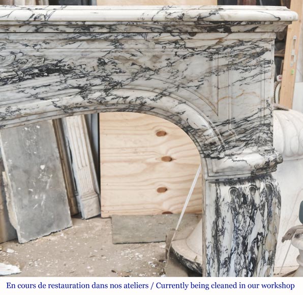 Large Louis XV style fireplace decorated with a large shell, in Seravezza marble Large Louis XV style fireplace decorated with a large shell, in Seravezza marble-10