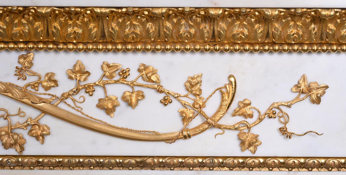 Very beautiful antique Louis XVI style fireplace in Statuary Carrara marble with quiver-shaped columns, after the model from the Chateau of Fontainebleau Very beautiful antique Louis XVI style fireplace in Statuary Carrara marble with quiver-shaped columns, after the model from the Chateau of Fontainebleau-10