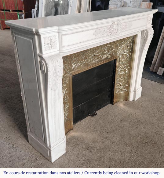 Large Louis XVI style fireplace with acanthus leaves and pearls, in statuary marble Large Louis XVI style fireplace with acanthus leaves and pearls, in statuary marble-4