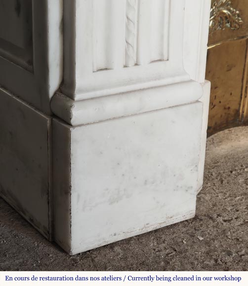 Large Louis XVI style fireplace with acanthus leaves and pearls, in statuary marble Large Louis XVI style fireplace with acanthus leaves and pearls, in statuary marble-7