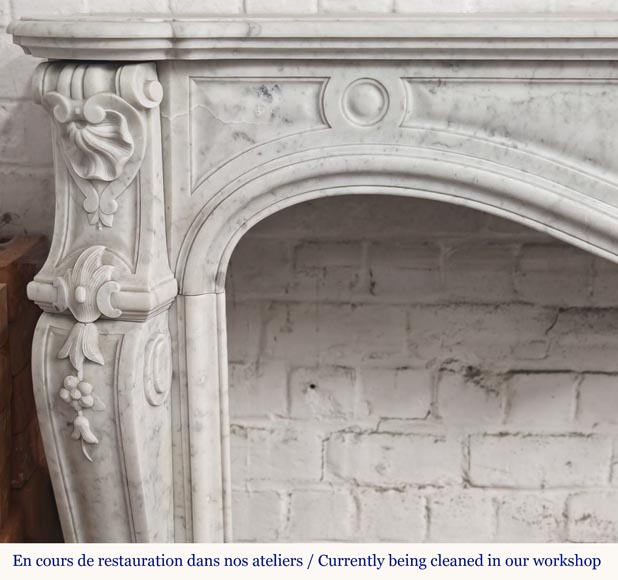 Large Louis XV style fireplace in Carrara marble decorated with shells and flowers Large Louis XV style fireplace in Carrara marble decorated with shells and flowers-3