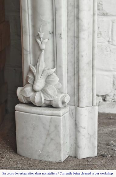 Large Louis XV style fireplace in Carrara marble decorated with shells and flowers Large Louis XV style fireplace in Carrara marble decorated with shells and flowers-4