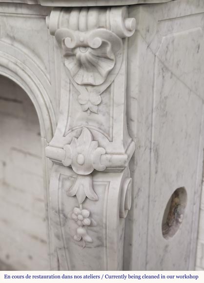 Large Louis XV style fireplace in Carrara marble decorated with shells and flowers Large Louis XV style fireplace in Carrara marble decorated with shells and flowers-7
