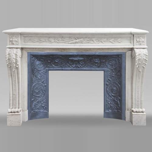Louis XVI style fireplace with acanthus leaves, in Carrara marble