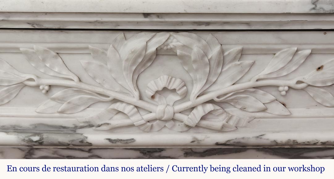 Curved Louis XVI style fireplace in Arabescato marble, decorated with a laurel wreath Curved Louis XVI style fireplace in Arabescato marble, decorated with a laurel wreath-1