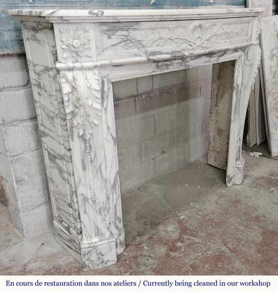 Curved Louis XVI style fireplace in Arabescato marble, decorated with a laurel wreath Curved Louis XVI style fireplace in Arabescato marble, decorated with a laurel wreath-5