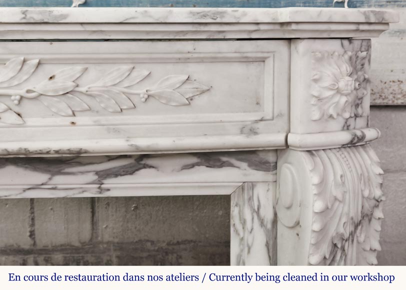 Curved Louis XVI style fireplace in Arabescato marble, decorated with a laurel wreath Curved Louis XVI style fireplace in Arabescato marble, decorated with a laurel wreath-10