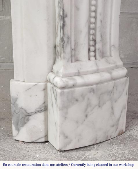Curved Louis XVI style fireplace in Arabescato marble, decorated with a laurel wreath Curved Louis XVI style fireplace in Arabescato marble, decorated with a laurel wreath-11