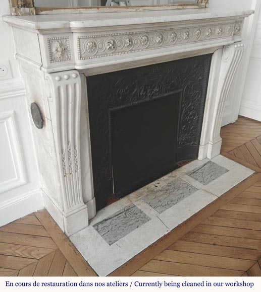 Louis XVI style fireplace in Carrara marble, decorated with pearls and macaroons Louis XVI style fireplace in Carrara marble, decorated with pearls and macaroons-3