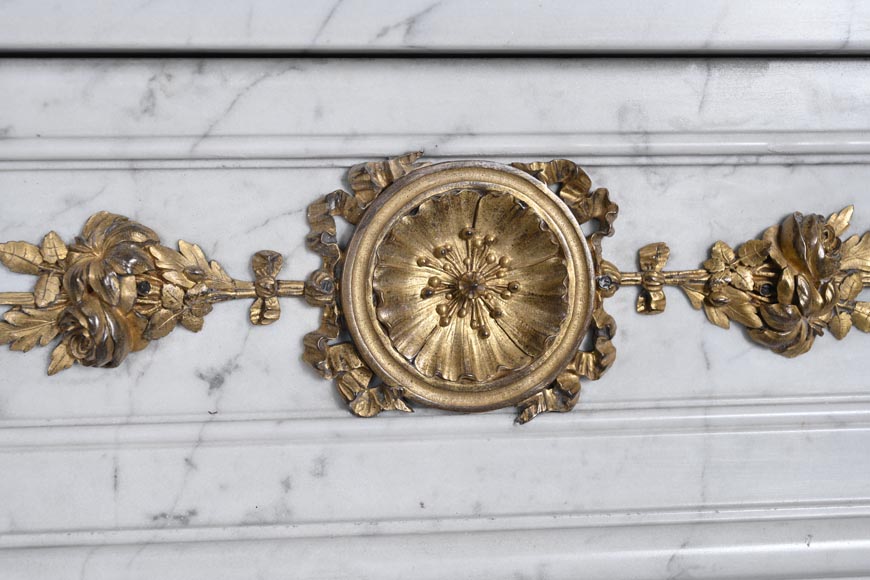 Louis XVI-Style Fireplace in Carrara Marble with Gilt Bronze Decoration Louis XVI-Style Fireplace in Carrara Marble with Gilt Bronze Decoration-2