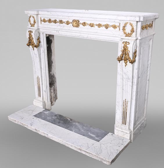 Louis XVI-Style Fireplace in Carrara Marble with Gilt Bronze Decoration Louis XVI-Style Fireplace in Carrara Marble with Gilt Bronze Decoration-10
