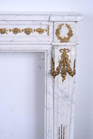 Louis XVI-Style Fireplace in Carrara Marble with Gilt Bronze Decoration Louis XVI-Style Fireplace in Carrara Marble with Gilt Bronze Decoration-11