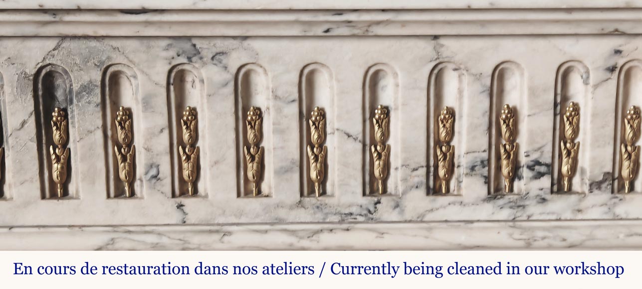 Curved Louis XVI style fireplace in veined marble, with bronze asparagus decoration Curved Louis XVI style fireplace in veined marble, with bronze asparagus decoration-1
