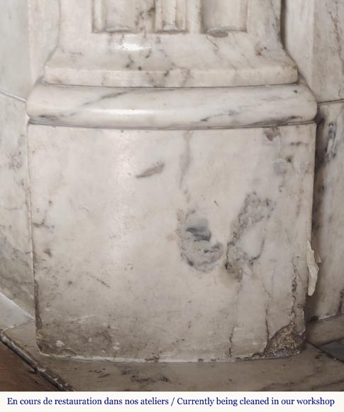 Curved Louis XVI style fireplace in veined marble, with bronze asparagus decoration Curved Louis XVI style fireplace in veined marble, with bronze asparagus decoration-5