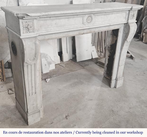 Louis XVI style fireplace with a central sunflower, in Carrara marble Louis XVI style fireplace with a central sunflower, in Carrara marble-2