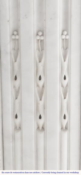 Louis XVI style fireplace in Carrara marble, with rounded corners Louis XVI style fireplace in Carrara marble, with rounded corners-4