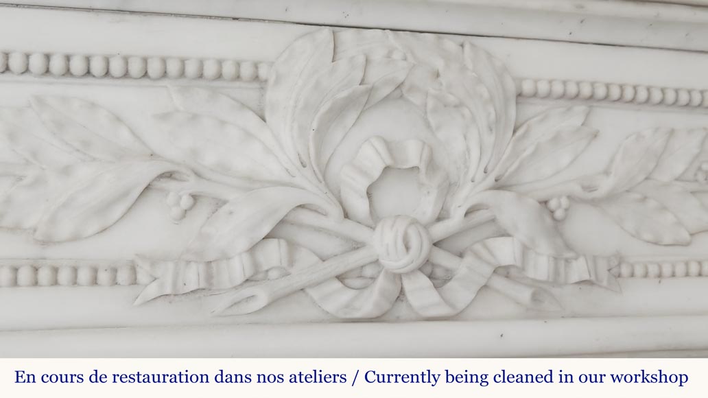 Curved Louis XVI style fireplace with beaded decoration, in semi-statuary marble. Curved Louis XVI style fireplace with beaded decoration, in semi-statuary marble.-2