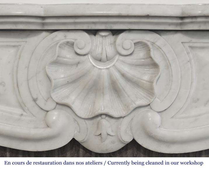 Louis XV style fireplace in Carrara marble, decorated with three shells Louis XV style fireplace in Carrara marble, decorated with three shells-1