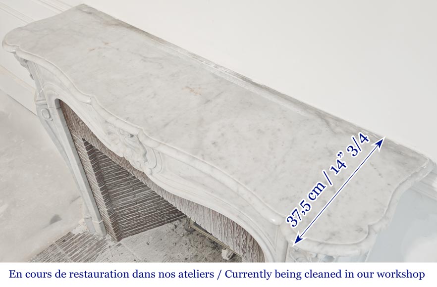 Louis XV style fireplace in Carrara marble, decorated with three shells Louis XV style fireplace in Carrara marble, decorated with three shells-9