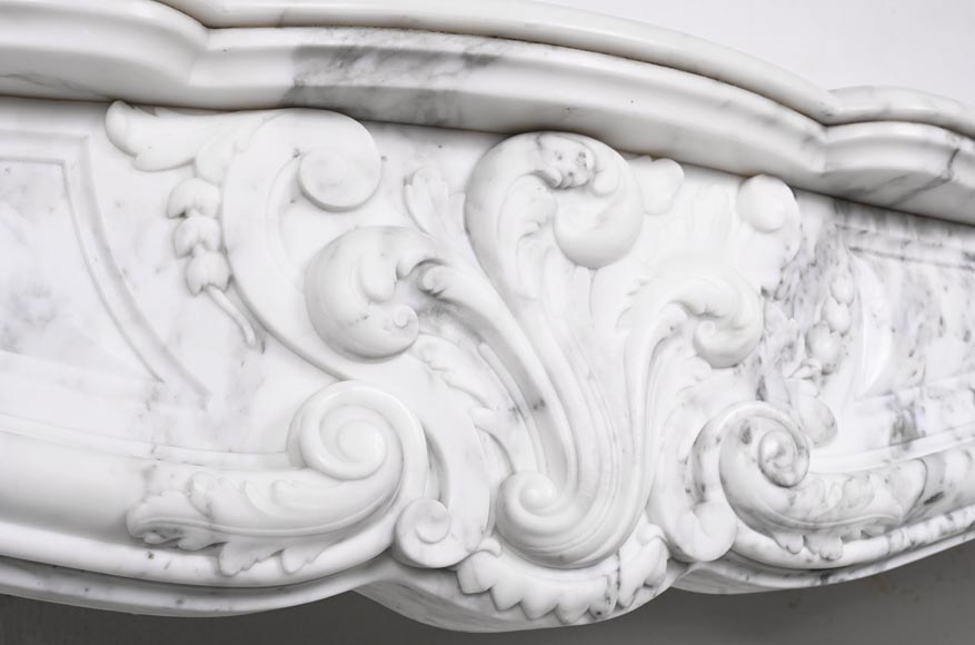 Louis XV style fireplace in Arabescato marble, decorated with an asymmetrical palmette Louis XV style fireplace in Arabescato marble, decorated with an asymmetrical palmette-2