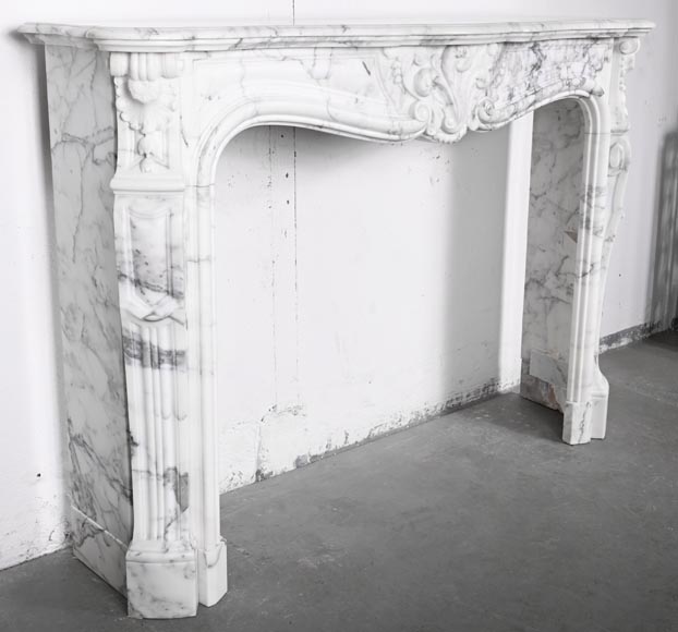 Louis XV style fireplace in Arabescato marble, decorated with an asymmetrical palmette Louis XV style fireplace in Arabescato marble, decorated with an asymmetrical palmette-5