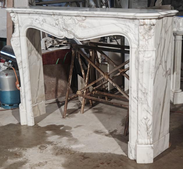 Large Louis XV style fireplace in Arabescato marble, decorated with shells-7