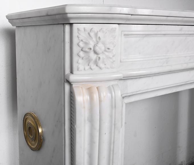 Louis XVI style fireplace in Carrara marble, slightly curved Louis XVI style fireplace in Carrara marble, slightly curved-4