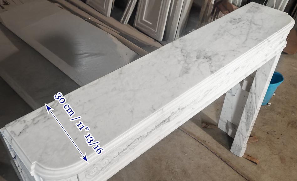 A Louis XVI period fireplace in veined Carrara marble, decorated with a Greek-style frieze.-9