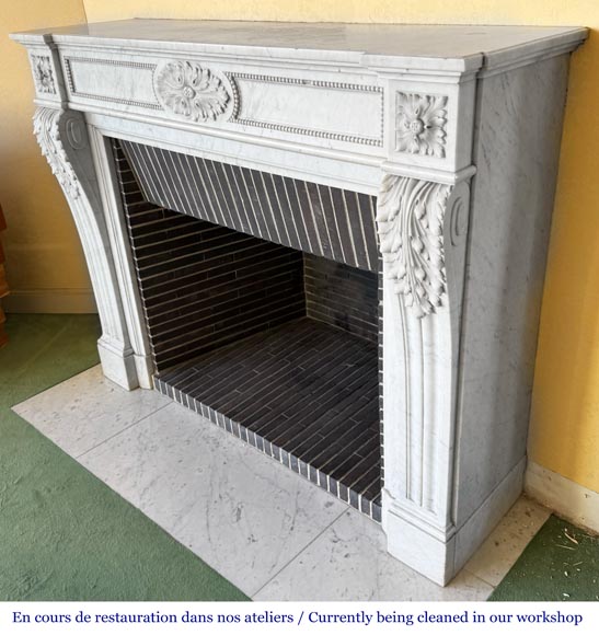 Louis XVI style fireplace in Carrara marble decorated with pearls Louis XVI style fireplace in Carrara marble decorated with pearls-7