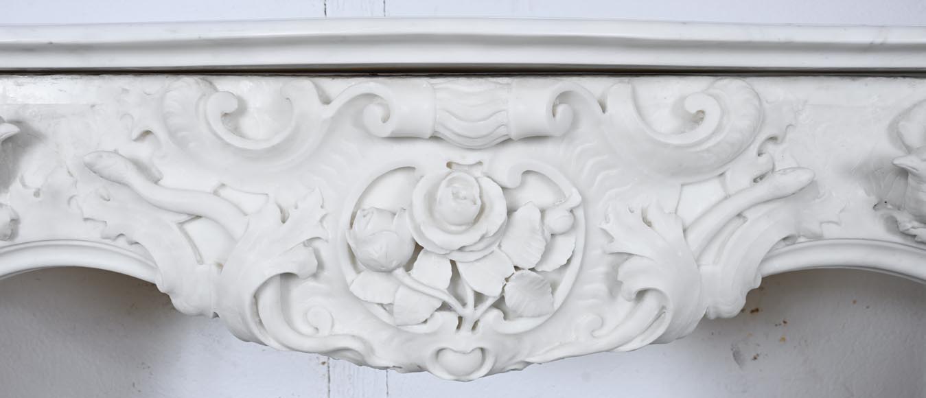 Late 18th-century Venetian fireplace in statuary marble, featuring animal ornamentation-1