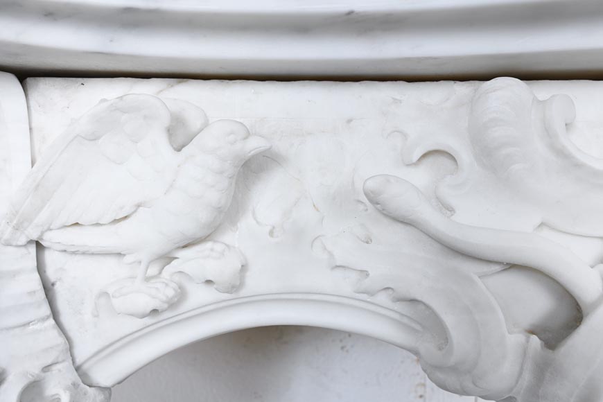 Late 18th-century Venetian fireplace in statuary marble, featuring animal ornamentation-4