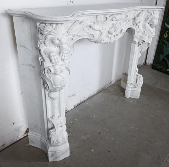 Late 18th-century Venetian fireplace in statuary marble, featuring animal ornamentation-7