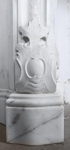 Late 18th-century Venetian fireplace in statuary marble, featuring animal ornamentation-11