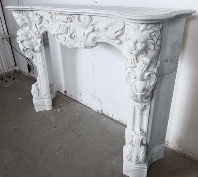 Late 18th-century Venetian fireplace in statuary marble, featuring animal ornamentation-12