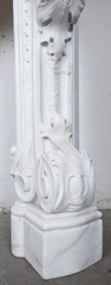 Late 18th-century Venetian fireplace in statuary marble, featuring animal ornamentation-14